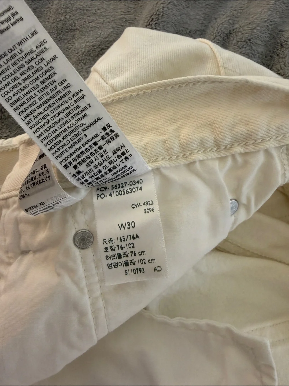 Women's Levi High-Rise Cream Denim Shorts - Size 30 Waist - Picture 7 of 8